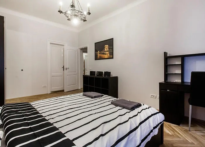 Hr45 Grandissimo 3-bedroom 2-bathroom *