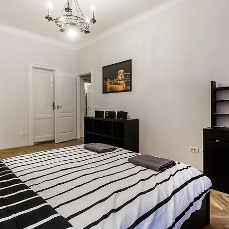 Hr45 Grandissimo 3-bedroom 2-bathroom *
